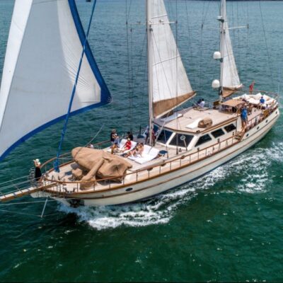 Lady Lorraine - Hong Kong Boating